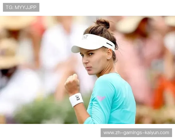 网球女将丢球拍捂脸笑