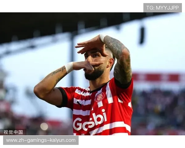 维尼修斯抢断后立即杀向禁区——破门绝技展现无与伦比的天赋