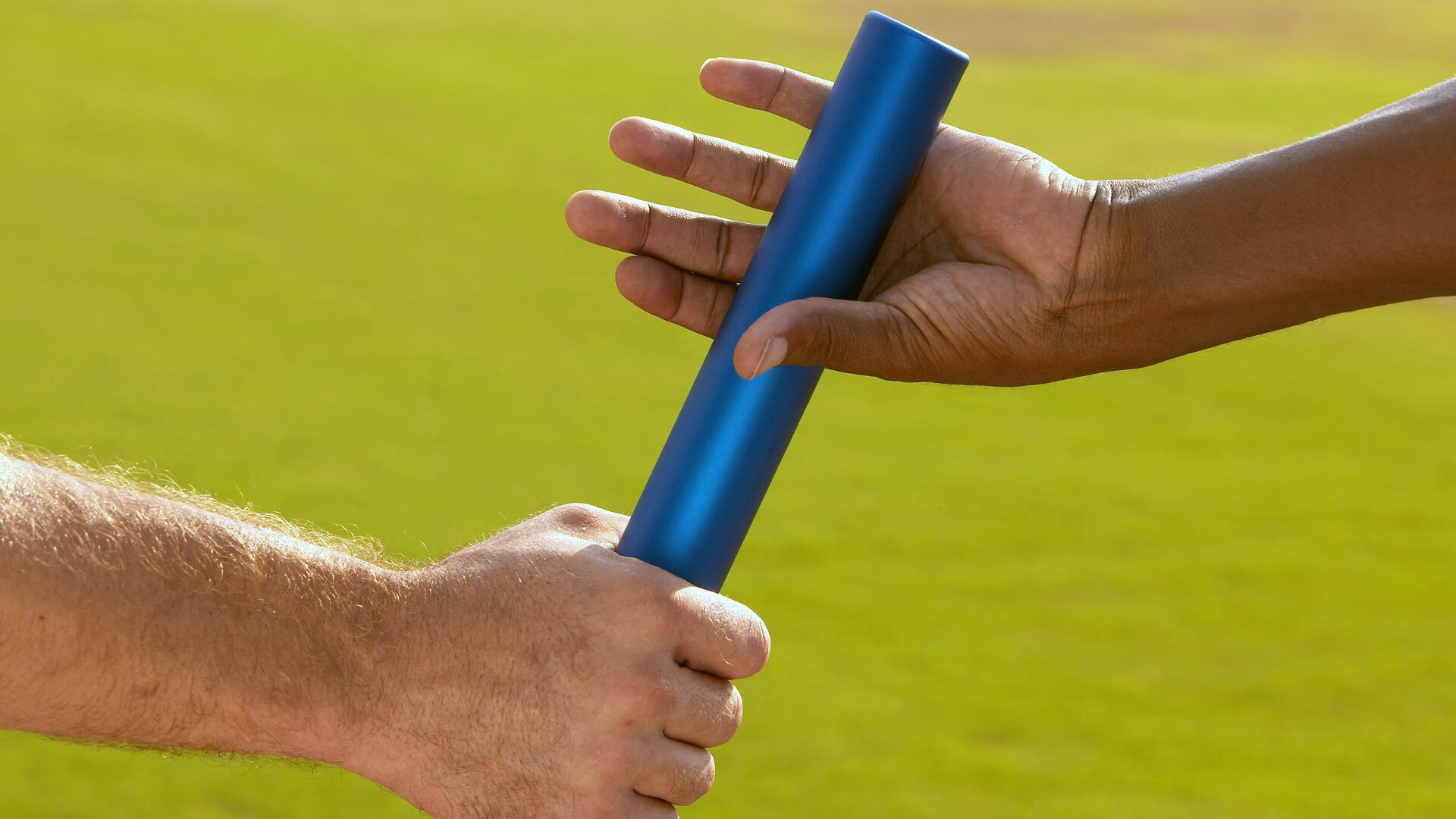 中国体操全锦赛男子双杠决赛 邹敬园难度与完成度兼具蝉联冠军，邹敬园体操男子双杠夺金视频